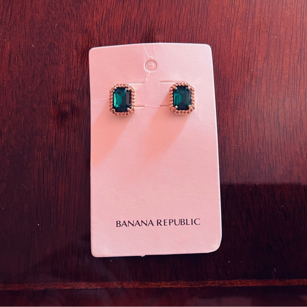 BANANA REPUBLIC EMERALD GREEN RHINESTONE/ CZ PIERCED EARRINGS. NEW! - Picture 5 of 5